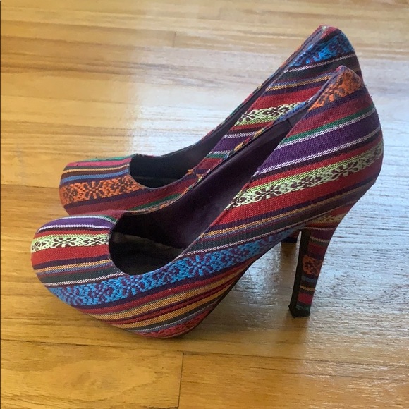 Patterned heels - Picture 2 of 3